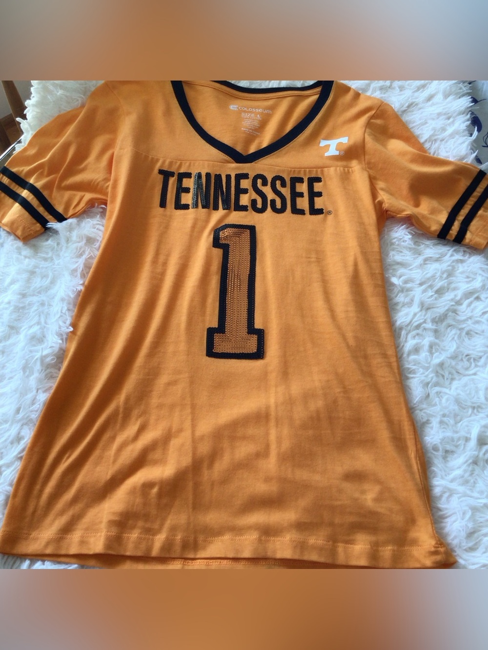 NWOT Colosseum Tennessee Volunteers V-neck Tee
